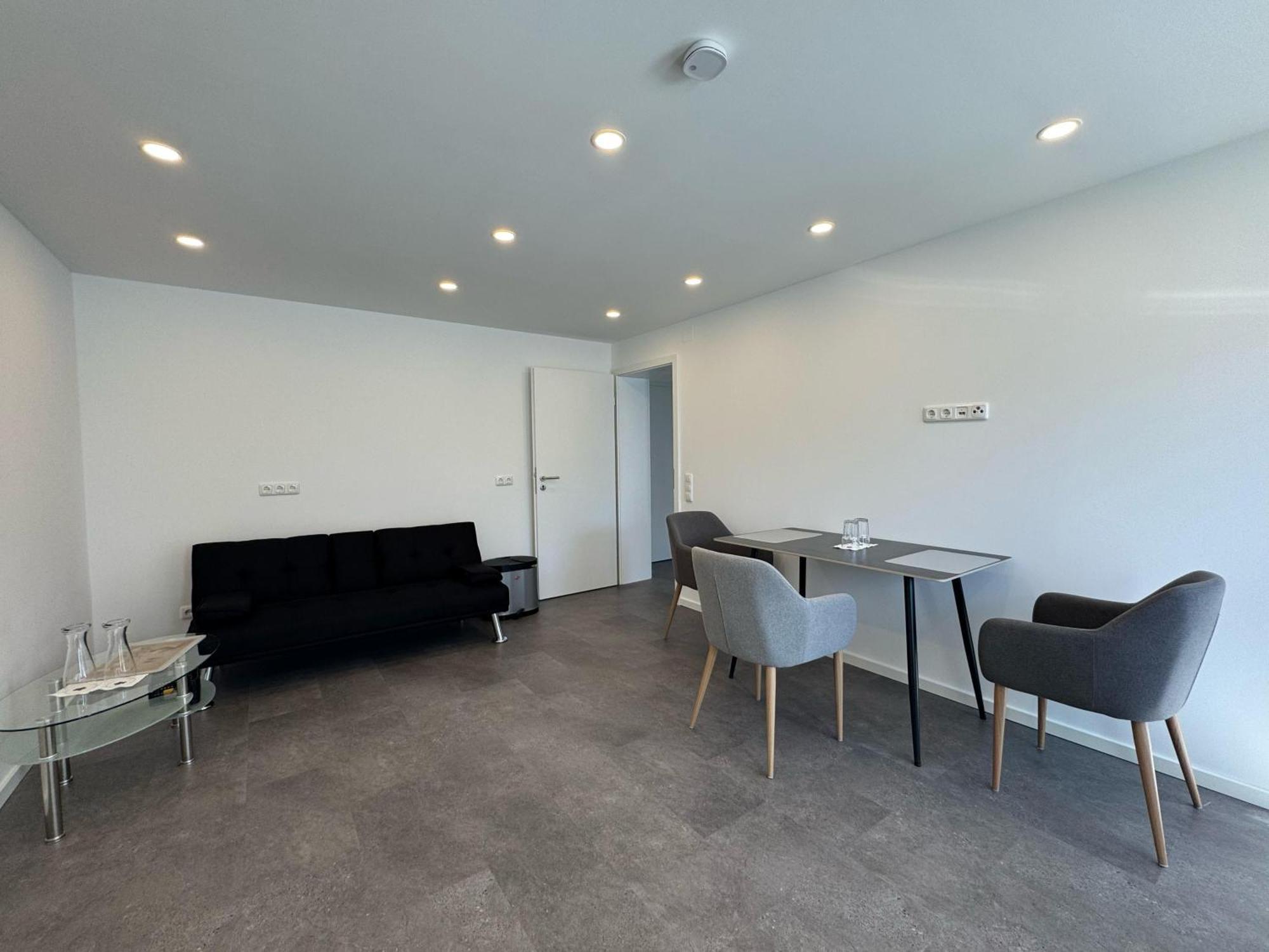 W&P Living Wohnung Mit Ausblick - Parkplatz Biberbach  Bagian luar foto