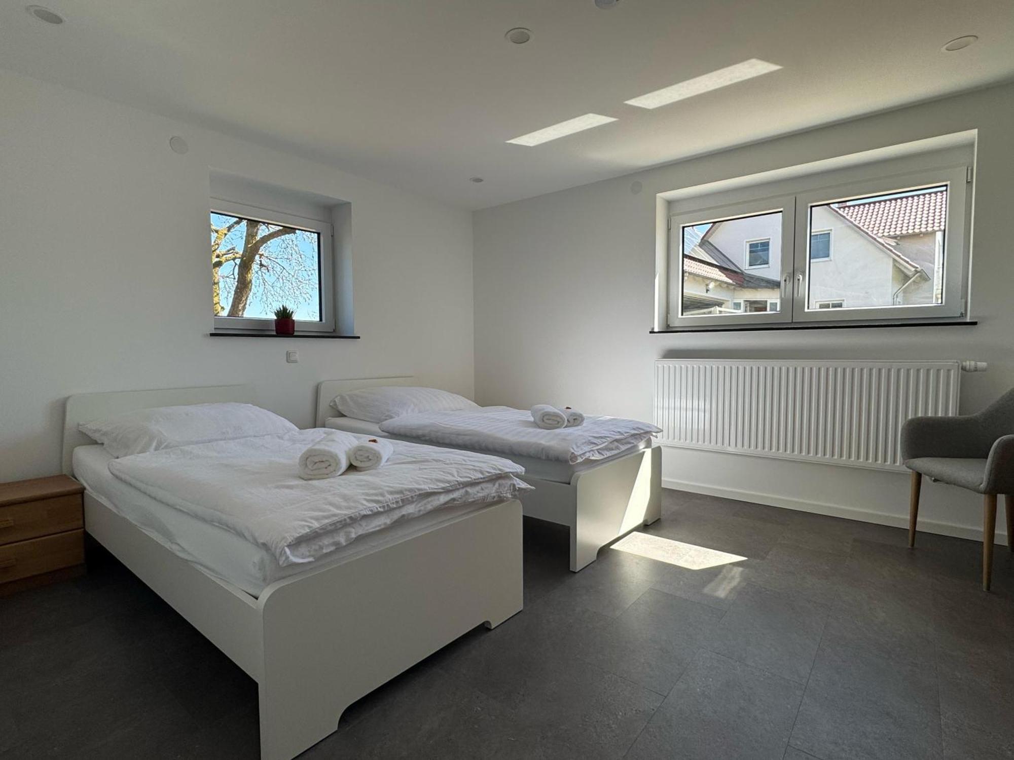 W&P Living Wohnung Mit Ausblick - Parkplatz Biberbach  Bagian luar foto